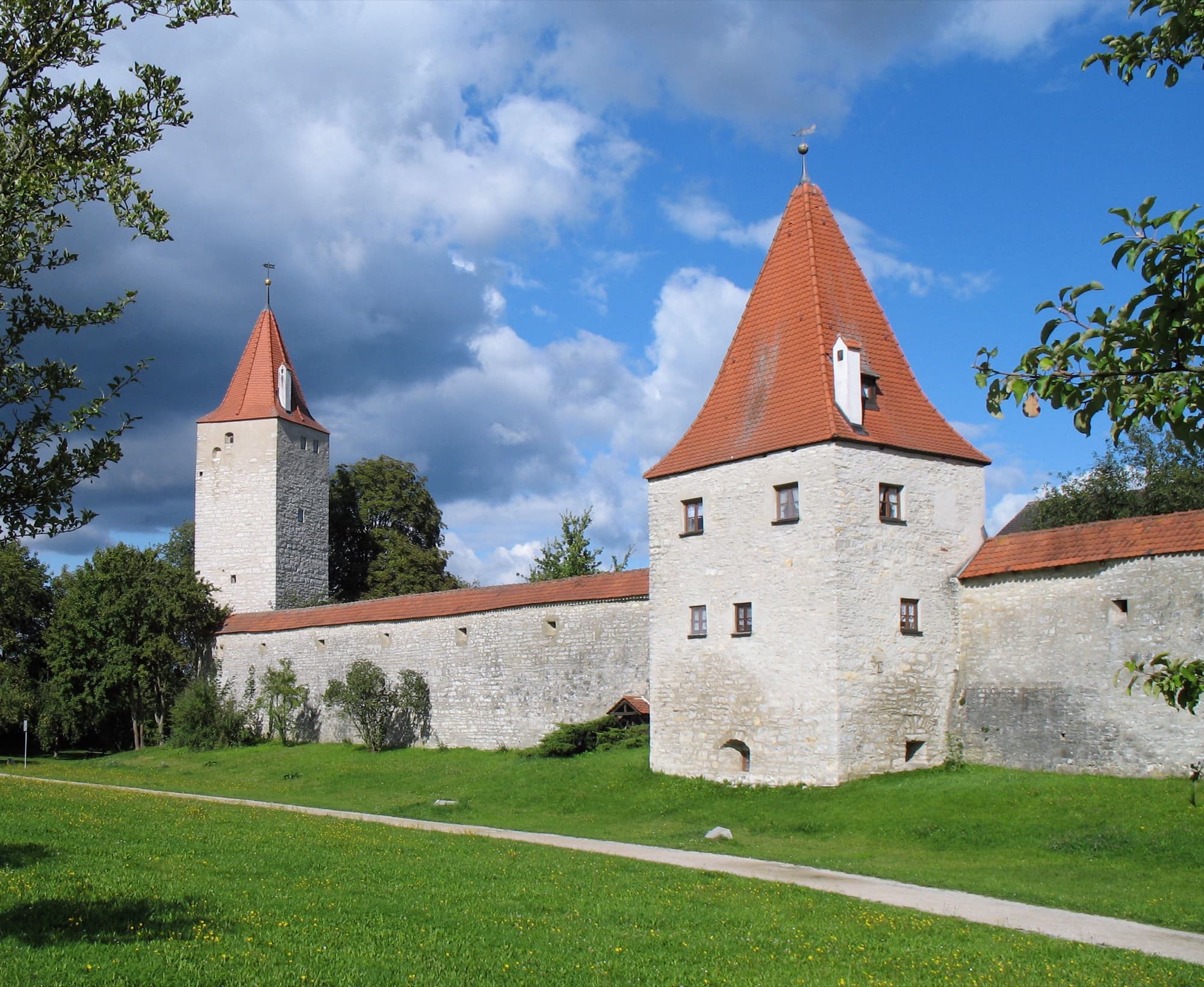 Historische Stadtmauer von Berching im Naturpark Altmühltal