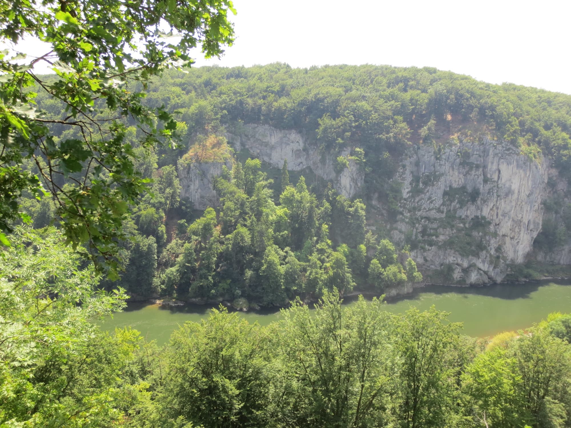 Donaudurchbruch bei Kloster Weltenburg — imposante Felsenschlucht